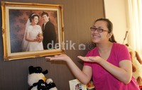 Marcella bertemu dengan sang suami Indra Saragih di acara Bukan Empat Mata dan menikah pada 13 Februari 2010.