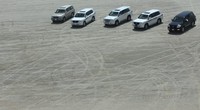 Dengan bodi yang tinggi mobil ini bisa melaju dengan mulus di gurun pasir. (dok. Ahmad Muhibbuddin)