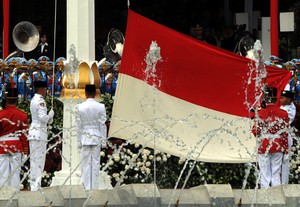 Bahasa Indonesia Vs Bahasa Inggris di Persimpangan Jalan