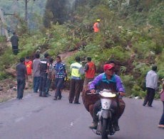 Longsor di Doulu, Akses Medan-Berastagi Terputus