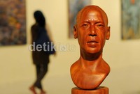 Presiden AS Barrack Obama tidak luput dari tangan Ibnu Nurwanto untuk dijadikan kreasi seni.