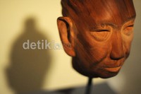Patung berjudul Ibuku menjadi bagian pameran Ibnu. Ibnu dilahirkan di Yogyakarta, 5 Februari 1957. Pria yang sudah senior dibidang seni patung ini sempat mengenyam pendidikan khusus dibidang seni yakni  Seni Rupa LPKJ (1974-1975).
