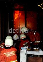 Belasan Rumah di Salemba Ludes Terbakar