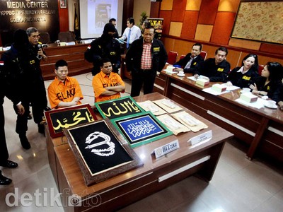 Terlalu! Kaligrafi Lafal Allah Buat Bungkus Heroin