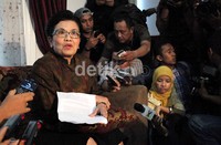 Siti Fadillah mengaku hanya mengikuti sistem yang berlaku. Namun ia tidak mengakui sebagai korban sistem melainkan sistemnya yang belum baik.