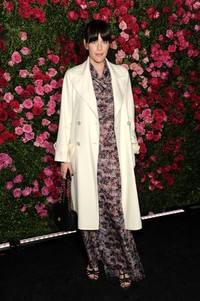 Liv Tyler berpose saat melangkahkan kakinya di red carpet Chanel Artist Dinner. Getty Images/Craig Barritt.