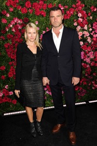 Naomi Watts dan Liev Schreiber hadir di red carpet Chanel Artist Dinner. Getty Images/Craig Barritt.
