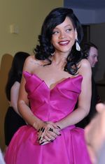 Rihanna Tampil Menawan