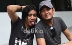 Gaya Melet Charly van Houten