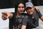 Gaya Melet Charly van Houten