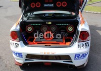 Meski tampilan terlihat sangat sporty, mobil ini masih asyik untuk diajak berkendara harian. Karena pengemudi dan penumpang bisa menikmati musik dengan dentuman nada rendah dari subwoofer Domination dengan sokongan power dari U Dimention.