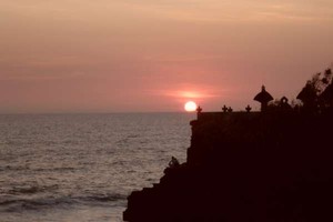 Mata Enggan Berkedip di Tanah Lot, Bali