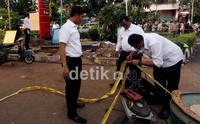 Menurut keterangan saksi mata, Muhaimin satu korban sempat mental ke atas pohon lalu jatuh dan diketahui tidak bernyawa lagi.