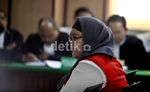 Berjilbab, Afriyani Sopir Xenia Maut Mulai Diadili