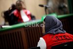 Berjilbab, Afriyani Sopir Xenia Maut Mulai Diadili