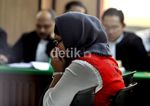 Berjilbab, Afriyani Sopir Xenia Maut Mulai Diadili