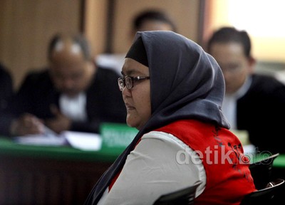 Berjilbab, Afriyani Sopir Xenia Maut Mulai Diadili