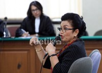 Siti Fadilah memberikan kesaksiannya. Ramses/detikcom.