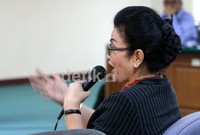 Mulya diadilil terkait kasus korupsi pengadaan alat kesehatan untuk penanggulangan wabah flu burung di Departemen Kesehatan (Kementerian Kesehatan) tahun 2006. Mulya merupakan Sesditjen Bina Pelayanan Medik Depkes 2006. Ramses/detikcom.