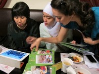 Tim Detikfood sedang memilih peserta yang beruntung membawa pulang hadiah-hadiah menarik dari Detikfood.