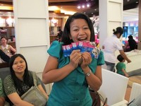 Angelina Dian Andriyani memenangkan voucher Baskin Robbins senilai Rp 100,000 karena twitpicnya paling seru. Lihat saja gayanya yang sangat ekspresif. Hihihi...