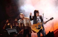 Ia membawakan sekitar 18 lagu yang menjadi bahan untuk nostalgia dengan seluruh para penggemarnya yang hadir malam itu.