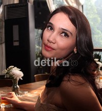 Febby Febiola 260412 foto Munady 10.jpg. Feby merilis parfumnya, Febiola di Bird Cage, Jakarta Selatan, Kamis (26/4/2012). Gus Mun/detikcom.