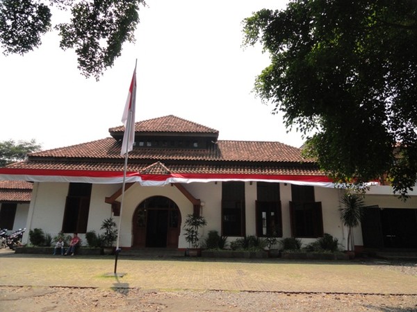 Menelusuri Jejak Bung Karno ke 5 Tempat Bersejarah di Bandung Menelusuri Jejak Bung Karno ke 5 Tempat Bersejarah di Bandung