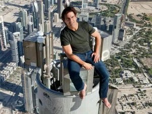 Tom Cruise Isyaratkan Segera Garap Top Gun 2