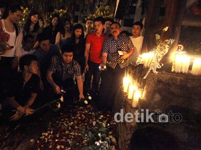 Keluarga Olivia Tabur Bunga di Lokasi Juke Maut