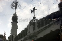 Sejarah patung Hermes berada di Jakarta merupakan sejarah panjang sejak jaman kolonial Belanda. Patung yang dianggap sebagai salah satu dewa dalam mitologi Yunani ini, dianggap sebagai dewa keberuntungan, dewa pelindung bagi kaum pedagang, dan juga dewa pengirim berita.