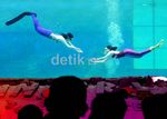 Serunya Bermain Teater Dalam Air