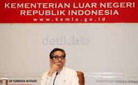 Dalam konferensi pers tersebut Menlu Marty mengumumkan hasil autopsi ulang terhadap tiga jenazah tenaga kerja Indonesia (TKI) asal Lombok Timur, Nusa Tenggara Barat.