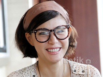 Wah! Manisnya Senyum Olga Lidya