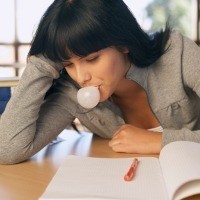 5 Manfaat Mengunyah Permen Karet untuk Kesehatan