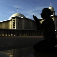 Negara Tidak Perlu Atur Pengeras Suara Azan, Bisa Geger!
