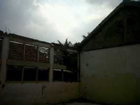 Menunggu Ruang Kelas di SDN 06 Malaka Jaya Beratap Lagi