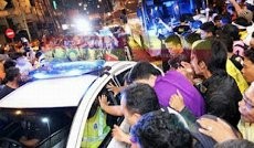 Malaysia Demo Besar, Massa Serang Mobil Patroli Polisi