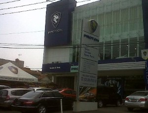 Proton Jejakkan Kaki di Depok