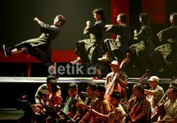 Tak lupa JHF membawakan lagu Jogja Istimewa pada akhir pertunjukannya sebagai mars dikalangan masyarakat Jogja dan warga seputaran keraton.