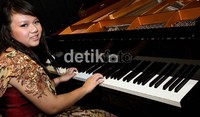 Gadis kelahiran 18 Maret 1999 itu berhasil menorehkan karya sebagai orang Indoneisa yang pertama berprestasi dalam bidang pianis ini.