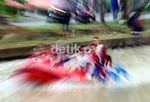 Diguyur Hujan Lomba Dayung Tetap  Meriah