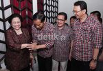 Maju Pilgub, Jokowi Sungkem ke Mega