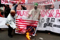 Kasus ini bermula pada Senin (23/4/2012) siang saat keluarga tiga TKI mendatangi Sentra Pelayanan Kepolisian Terpadu Polda NTB di Jalan Majapahit, Kota Mataram.  Kepada polisi, keluarga melaporkan kejanggalan pada mayat tiga TKI yang dipulangkan setelah tewas di Malaysia. Keluarga juga meminta polisi mengautopsi jasad tiga TKI yang kini telah dimakamkan.
