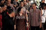 Maju Pilgub, Jokowi Sungkem ke Mega
