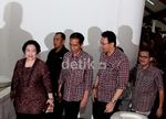 Maju Pilgub, Jokowi Sungkem ke Mega