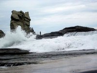 Batu Karang Menawan di Pantai Klayar, Pacitan