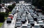 Bosan Macet, Mobil Pribadi Terobos Koridor I