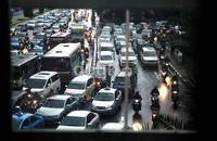 Kemacetan ini terlihat di dekat halte Tosari, Jalan Thamrin. Terdapat pertemuan arus dari Jalan Thamrin dengan Jalan Sumenep, membuat lalu-lintas semakin padat.