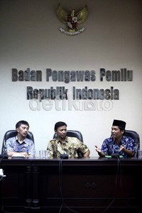 Ray Rangkuti memberikan sambutan dalam penyerahan naskah pakta integritas.
